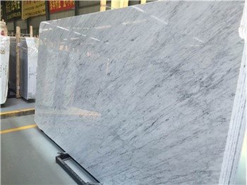 Carrara vit italiensk marmor