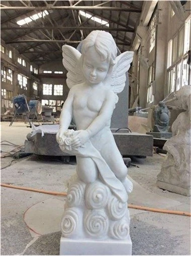 Staty av marmorkerub