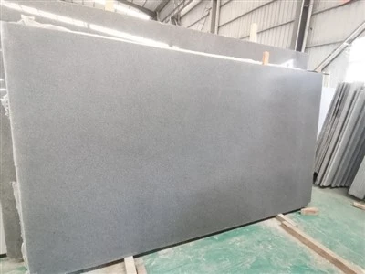 G654 Granit flammad platta